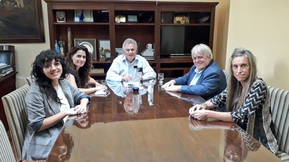 ParemosLaTrata's tweet photo. #BahíaBlanca: se conformó la mesa interinstitucional contra la trata de la sexta sección de Buenos Aires

Continúa el trabajo federal del Comité. Gustavo Vera, entre otras actividades, se reunió con el intendente Héctor Gay.

#ArgentinaSinTrata

🔗➡️https://t.co/nXrfJ4vJLU https://t.co/04L5tVaQyW
