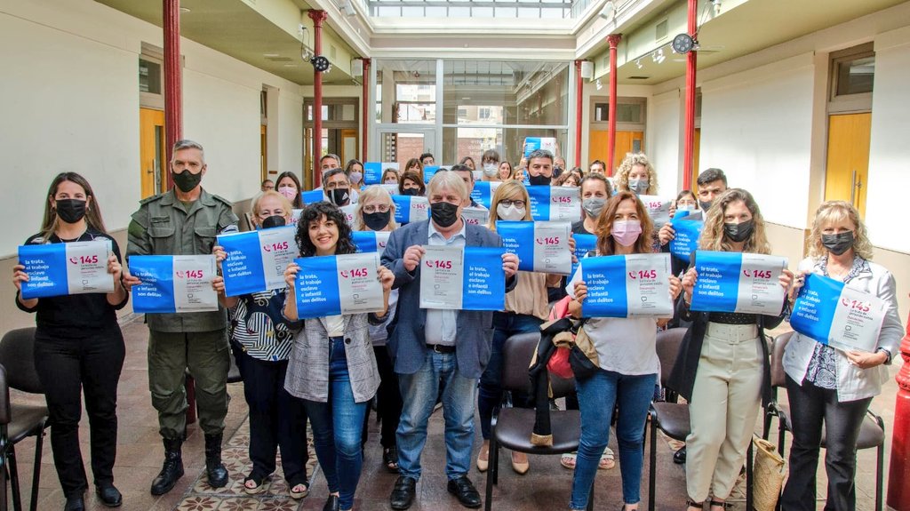 ParemosLaTrata's tweet photo. #BahíaBlanca: se conformó la mesa interinstitucional contra la trata de la sexta sección de Buenos Aires

Continúa el trabajo federal del Comité. Gustavo Vera, entre otras actividades, se reunió con el intendente Héctor Gay.

#ArgentinaSinTrata

🔗➡️https://t.co/nXrfJ4vJLU https://t.co/04L5tVaQyW