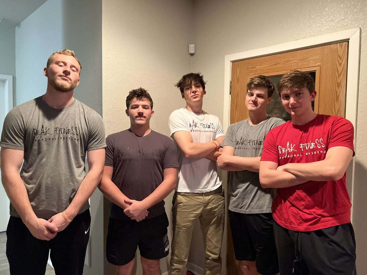 peakfithouston's tweet photo. These guys right here representing Peak Fitness ❤️ #represent #peakfitness #gym #personaltrainer #fitnessteainer #houstonpersonaltrainer #fitness #lift #getfit #getstrong @peakfithouston https://t.co/Zb0F4BJ9n2
