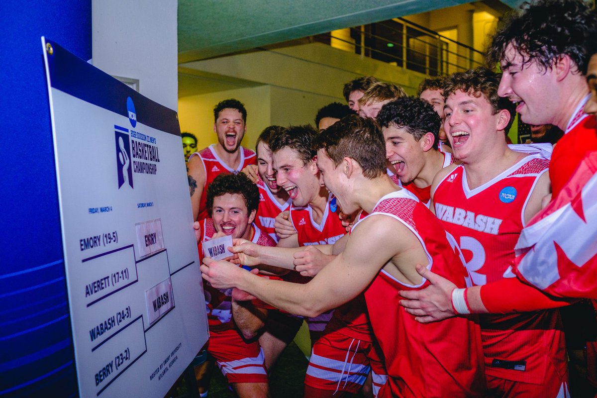 MollyandMyrtle's tweet photo. @hammerandnigel how about props for @WabashBBall in the final four Div 3 tourney this Friday? Pack the Ft Wayne Coliseum for the Little Giants https://t.co/RyIJpGFssS