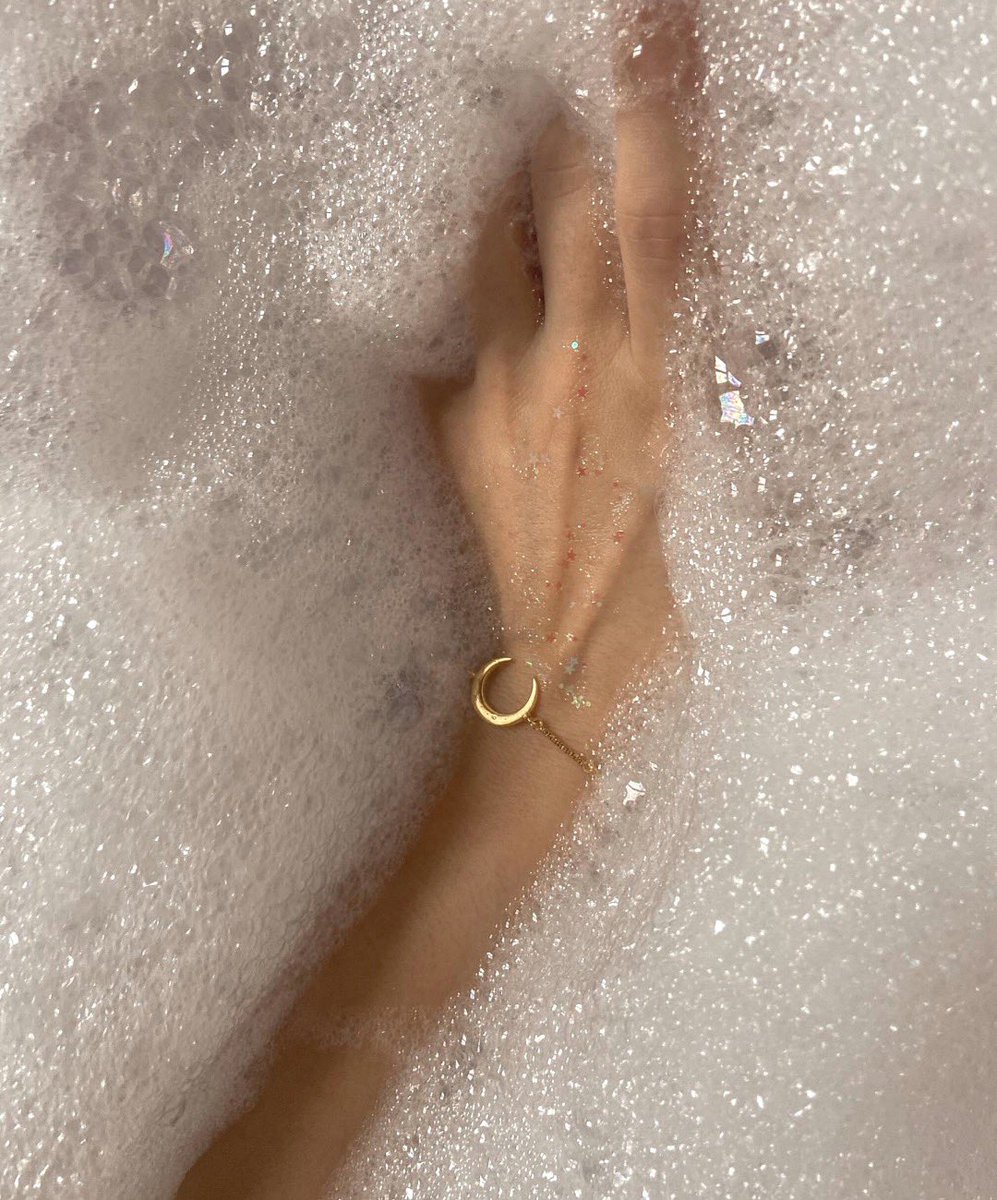 The best way to end a relaxing bath? Wrapping yourself in luxury. 🛁