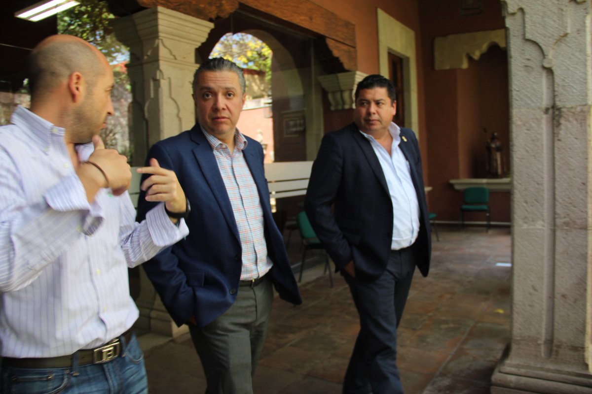 CmicMichoacan's tweet photo. Encabezados por nuestro Presidente Antonio Tinoco, reconocemos la apertura y cooperación del Secretario para establecer estrategias y continuar #ConstruyendoMichoacán. https://t.co/Eb4KjbYwbe