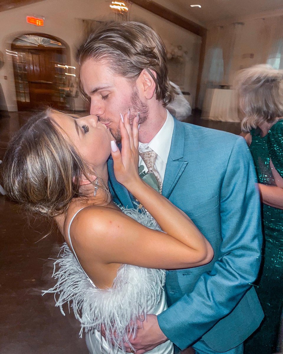 madeleinesheets's tweet photo. {finally} did a thing and married my best friend🤍 https://t.co/eh9AwC3lux