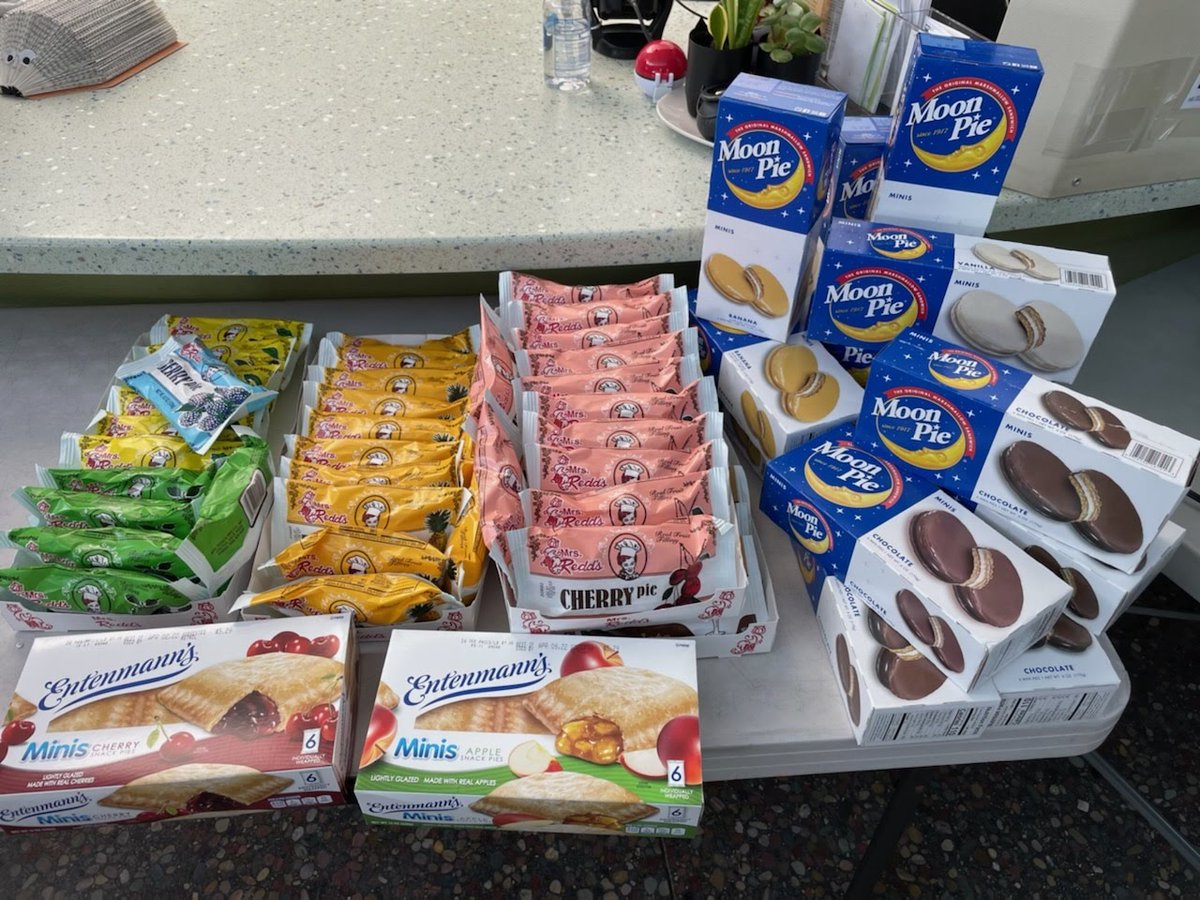 SDPublicLibrary's tweet photo. #PiDay is going on strong! Don't forget to stop by #PacificBeachLibrary, use math to solve a quick puzzle at the circ desk and pick up a tasty pie to take home. 👍 https://t.co/RYPwOkCoIB