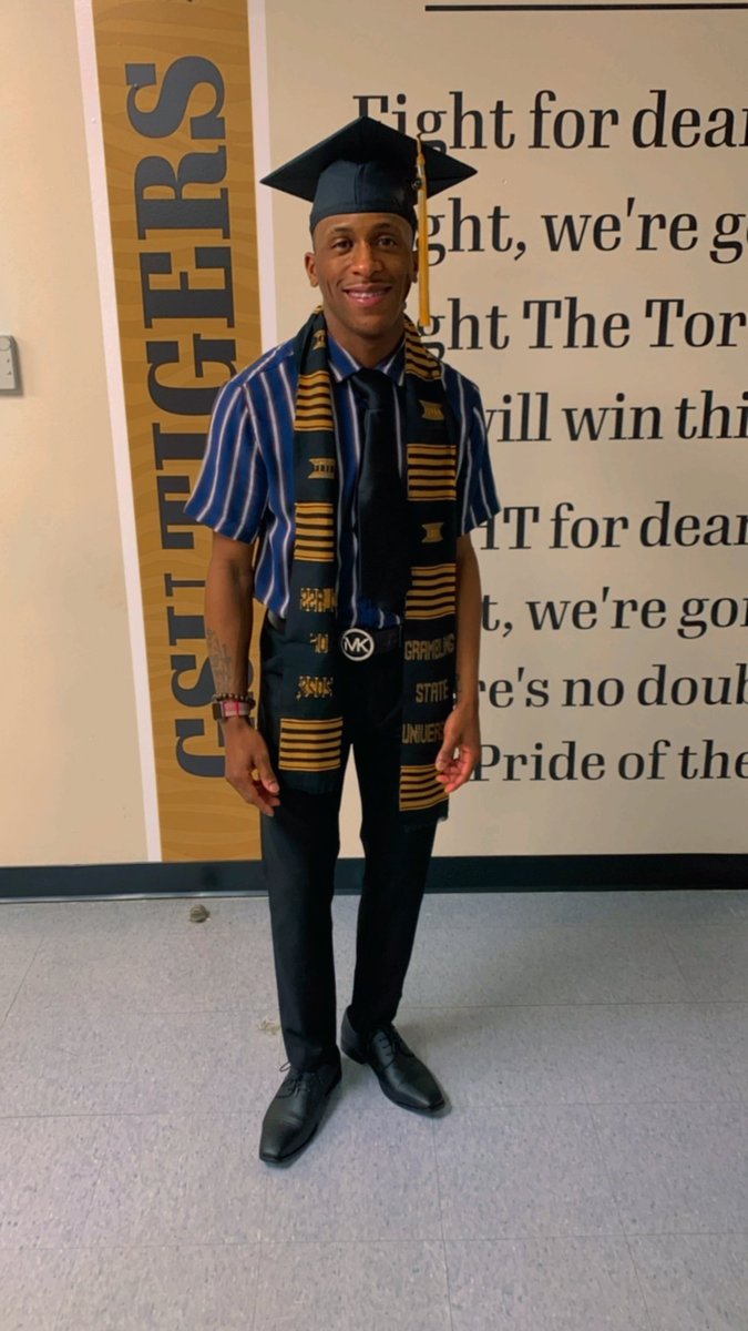 Roymygeaa__'s tweet photo. Guess I’ll post to Twitter! May 12th baby!! 🎓🎓 #GramFam https://t.co/hsADJlqgUS