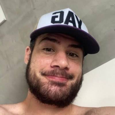 AcessoCanaI's tweet photo. Faleceu nesta segunda-feira (14) Popó Vaz, marido do Pedro HMC do ‘Põe Na Roda’. 

Não há informações sobre o que aconteceu, mas algumas pessoas próximas apontam suicídio. https://t.co/dyxZFPOxB9