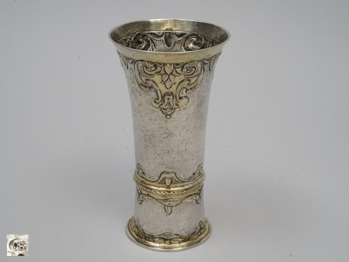 HelgaMatzke's tweet photo. Elegant TRANSYLVANIA BEAKER/KLUFTBECHER, SILVER, 

Hermannstadt, partially gilt

Silver, partially gilt, chased, engraved, hallmarked

#silver #antiuqe #german #antiuqesilver #art #artoftheday #silber #antiuqeartwork #beaker #silverbeaker #kluftbecher #becher #silverbecher https://t.co/Mi4145hgc6