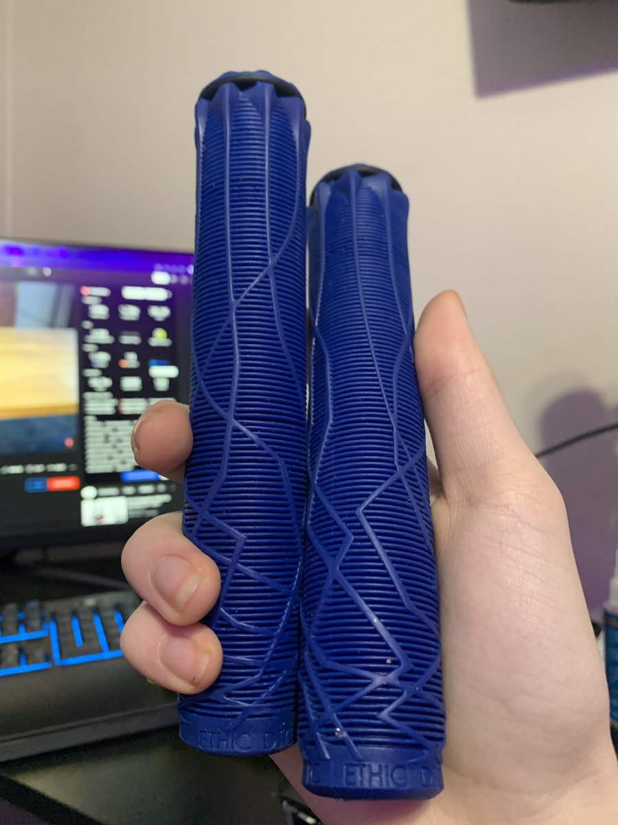 TempvoOG's tweet photo. @thevaultpro Hey I purchased the ethic pro scooter grips I bought the light blue ones and yall sent me dark blue what’s up about that https://t.co/vhkghNpNFS