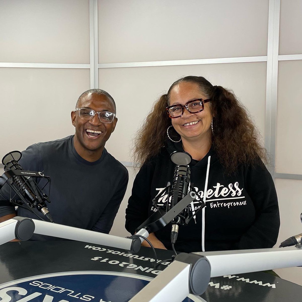 ogpoetess's tweet photo. Fun day at the studio with funny guys @therealtommycat @ericblake21 and radio guy @bam626bam #thepoetess #tommydavidson #ericblake #bam #morrismediastudios https://t.co/C36qvGE7jh