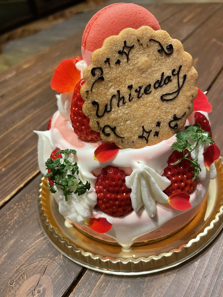 Netshow_Kakeru's tweet photo. 【'22.3/14_今日の良かったこと3つ】
#3BEST
①山陰熱波衆神風Tシャツ
作成中!完成が楽しみ〜
②我が家のカメラマン
5歳の娘。子供目線の写真って素敵だし面白い。
③ホワイトデー
妻と娘にケーキを。喜んでくれて嬉しかった!
#山陰熱波衆神風 @kamikaze_sanin
#ホワイトデー https://t.co/9kdHqmWLsE
