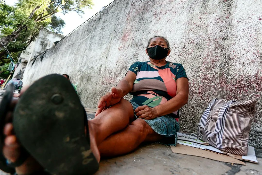 arnaldosete's tweet photo. As pessoas que vivem em situação de rua no centro do Recife parece aumentar a cada dia. Apesar da imprecisão estatística é perceptível que a maioria dessas pessoas são mulheres idosas ou de meia idade.
Segundo o Ipea a população de rua no Brasil aumentou 140%. https://t.co/sDbZznXAuP