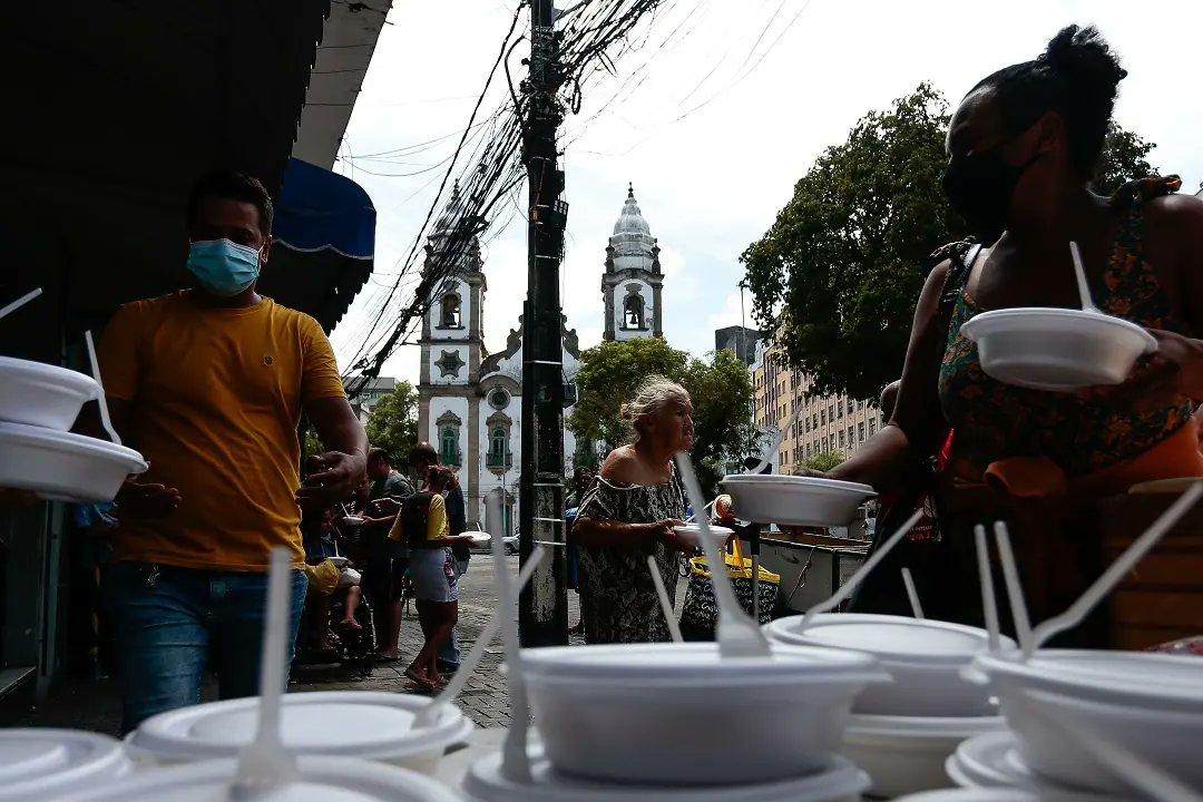 arnaldosete's tweet photo. As pessoas que vivem em situação de rua no centro do Recife parece aumentar a cada dia. Apesar da imprecisão estatística é perceptível que a maioria dessas pessoas são mulheres idosas ou de meia idade.
Segundo o Ipea a população de rua no Brasil aumentou 140%. https://t.co/sDbZznXAuP