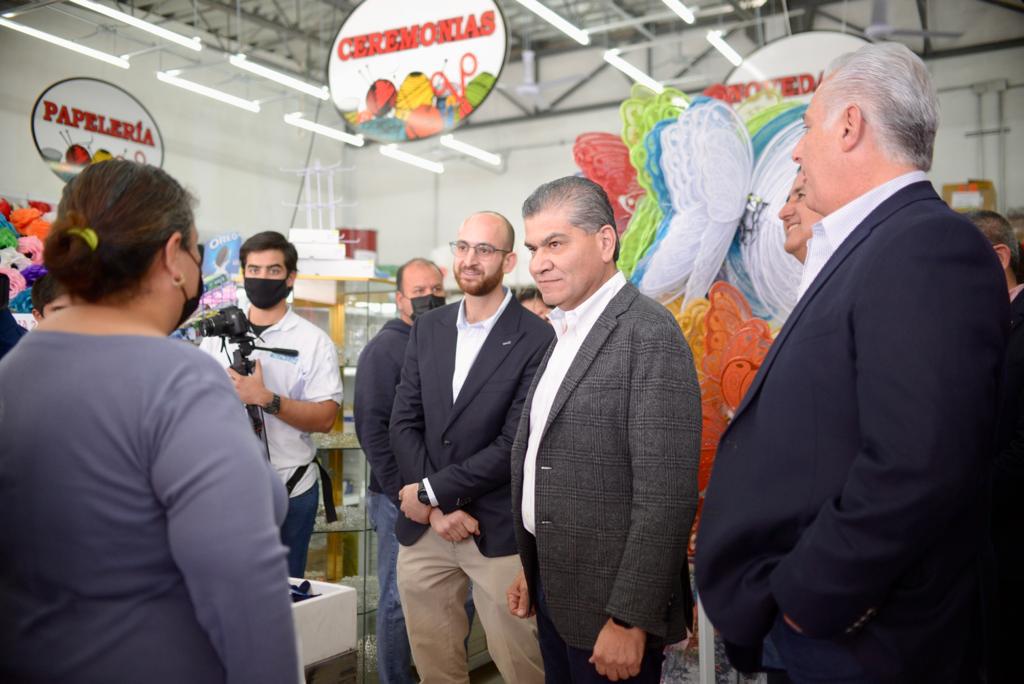 mrikelme's tweet photo. Un gusto acompañar a la familia Zarzar en la apertura de una nueva sucursal de “Sal si puedes”, tienda emblemática de la ciudad de Torreón fundada en 1949 por Don Elías Zarzar y Doña Hilda. (1/2) https://t.co/9hiTILHtcv