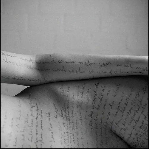 ReplicanteBueno's tweet image. Escribir en tu piel con mi caligrafía más perversa.