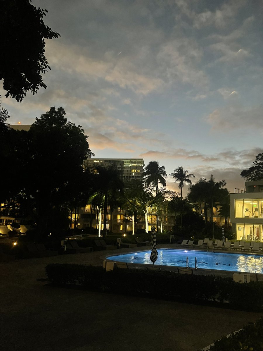 theaviagroup's tweet photo. When the sun sets and the crypto chatter begins 🌄☝️💯 #Web3goals #TheNextPeak #MyCryptoCoach #Web3coach #PrepareForTakeoff #CryptoMondays https://t.co/QrYuOndfyT