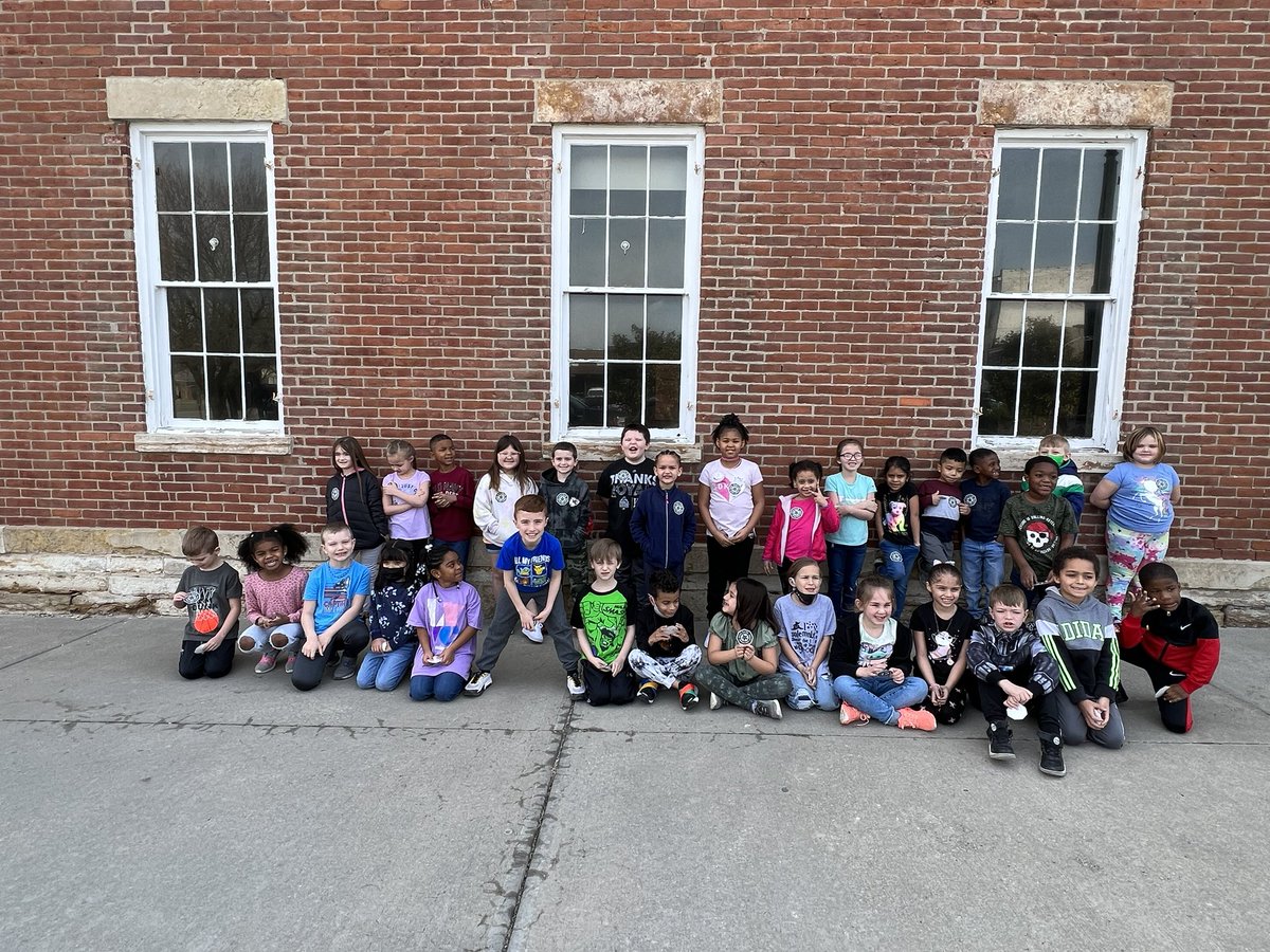 Mrs_Isaacks1st's tweet photo. Today 1st grade got to go on our study trip to the Marshall/jail/school house today #isdfirst https://t.co/ORHNoDOroI