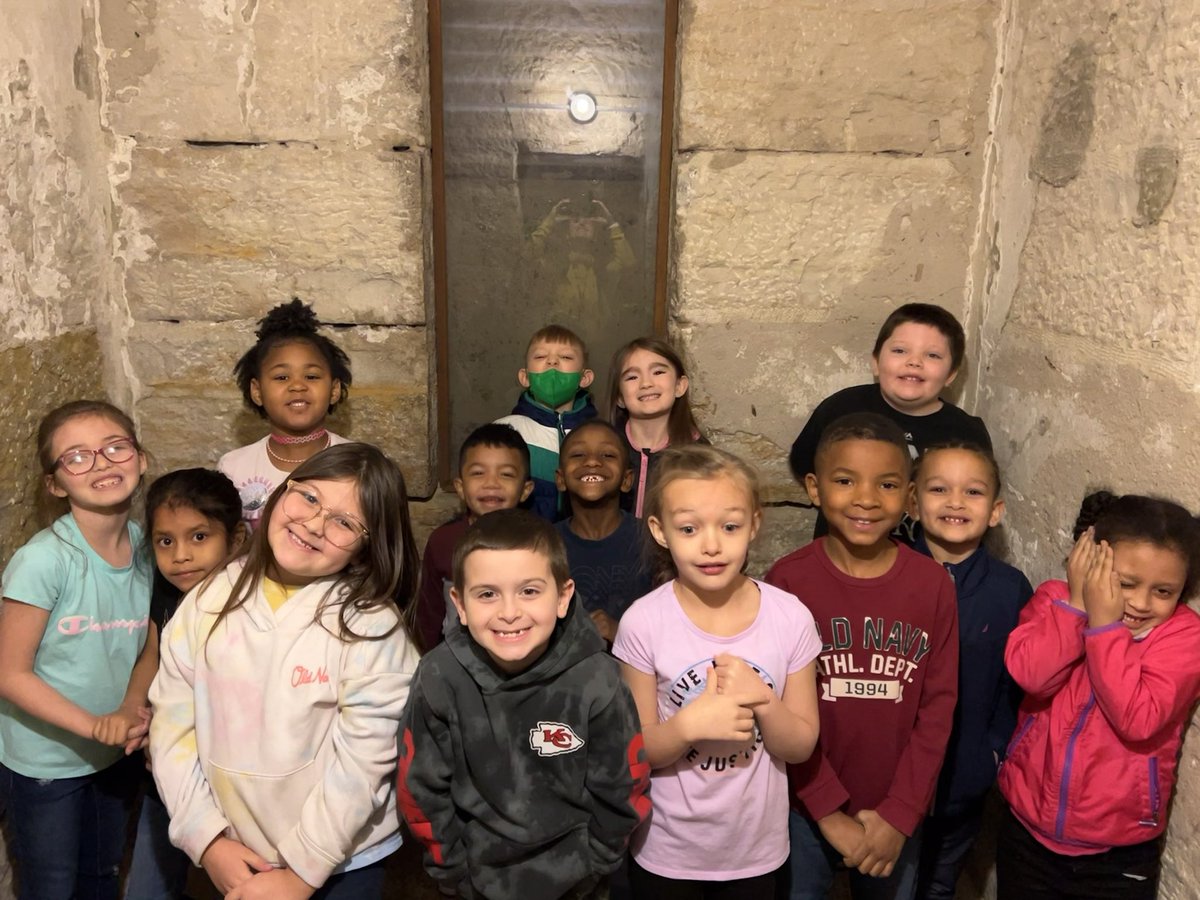 Mrs_Isaacks1st's tweet photo. Today 1st grade got to go on our study trip to the Marshall/jail/school house today #isdfirst https://t.co/ORHNoDOroI