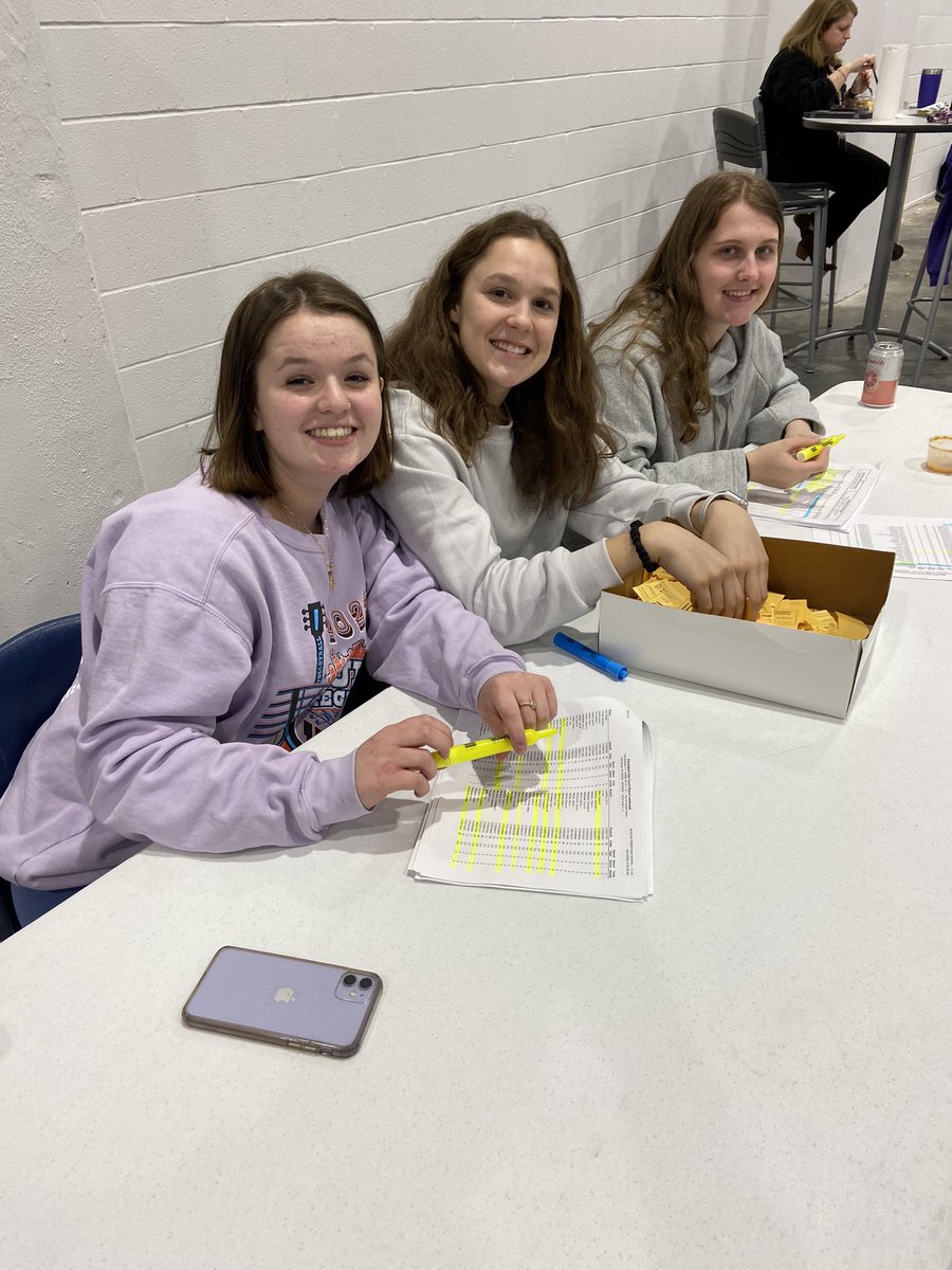 JoshPorterBGKY's tweet photo. Great day working with the Ambassadors to prepare ice cream sundaes for almost 800 Purples! It’s great to have students that volunteer to serve other students. @BGHSPurplesNews @GaryMcGuey @SCKLAUNCH https://t.co/YR9oyOZpn6
