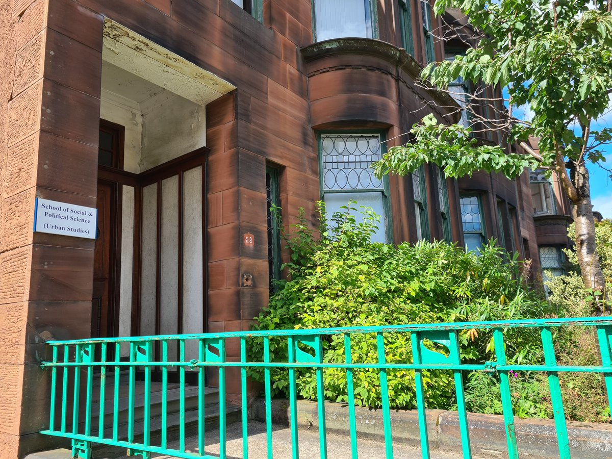 UofGHsgStudies's tweet photo. Employers holding training budgets #UKHousing are invited to get in touch to talk with us about our @CIHhousing @CIHScotland accredited Housing Studies programme @UofGUrbStudies We offer a unique range of courses to inspire our students to become innovators & critical thinkers https://t.co/qKkaGCjiK4