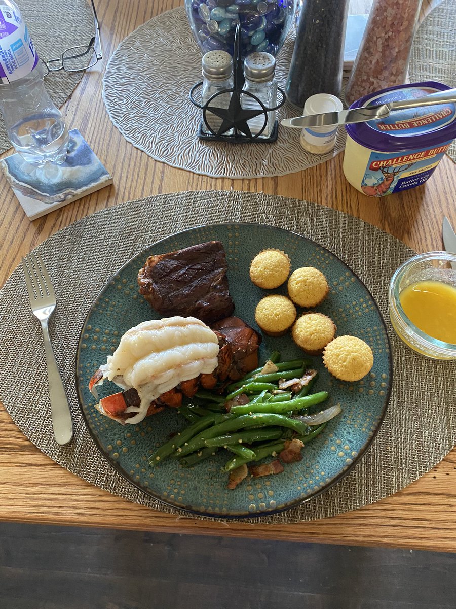 DIRTInWETnoTTV's tweet photo. Man these high gas prices got me slumming. Having to eat an home instead of going out n we can’t even afford full size corn bread muffins… https://t.co/7xKhVWR813