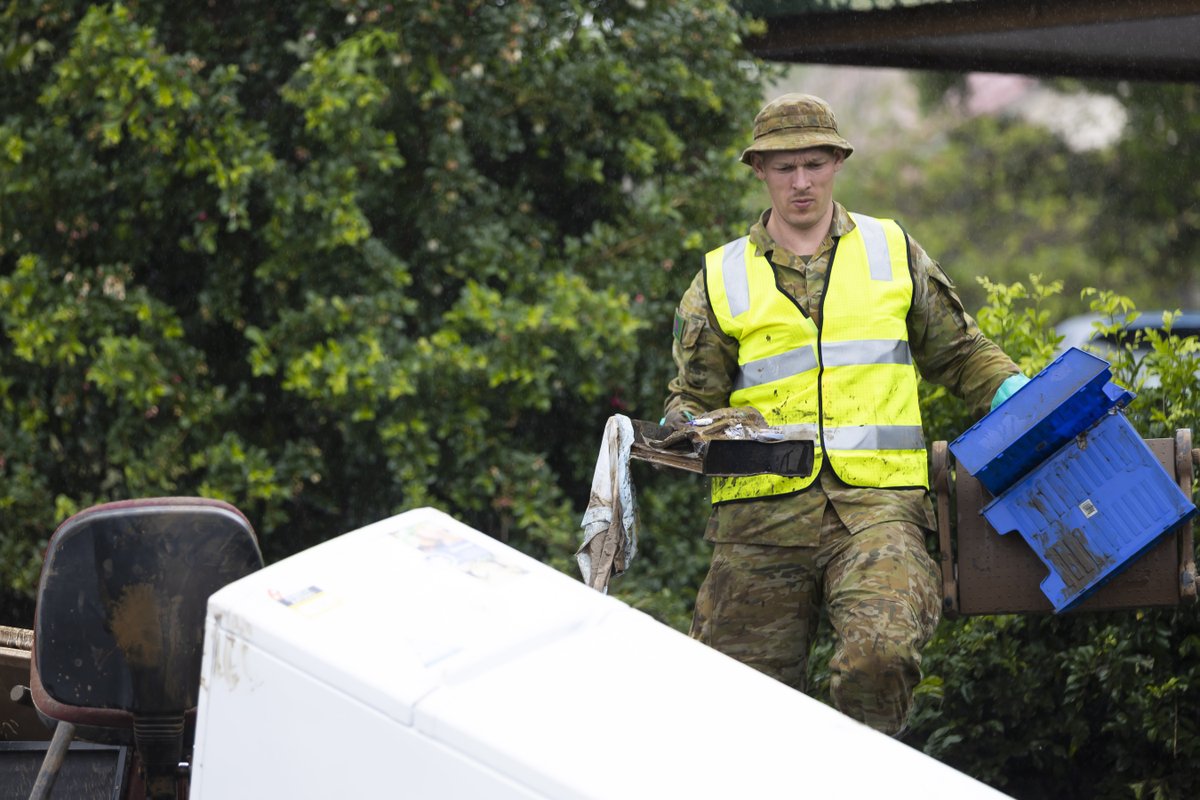 hqjoc's tweet photo. #OPFloodAssist update 📰 📣
Uncle Chris Binge was called to evacuate his flooded community #CabbageTreeIsland.
With the flood waters now receded, #YourADF are helping the town recover.
Read the story here ➡️ https://t.co/mvY1bbrIPb https://t.co/cZyhXJgZpm