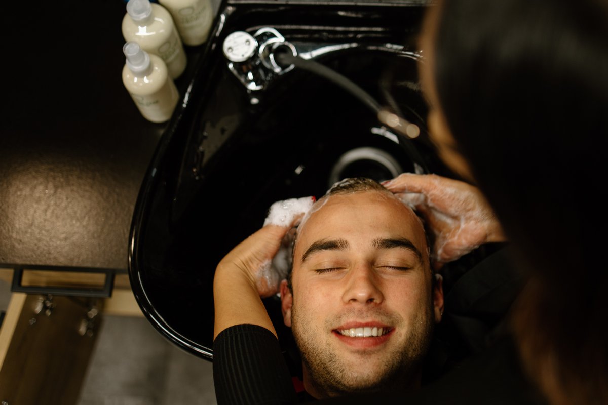 Because we all know massaging your own head just isn't the same. #TommyGunsBarber 💈
