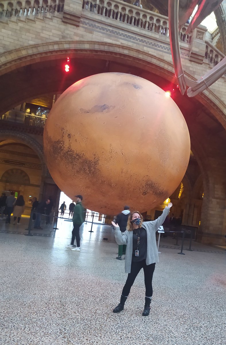 CharLBays's tweet photo. Happy #MarsDay22 from  @NHM_London Planetary Materials Group with @cathharrisonn and @marsgeology! #mars #PlanetaryGeology #WomenInScience https://t.co/MAGhEuo7fS