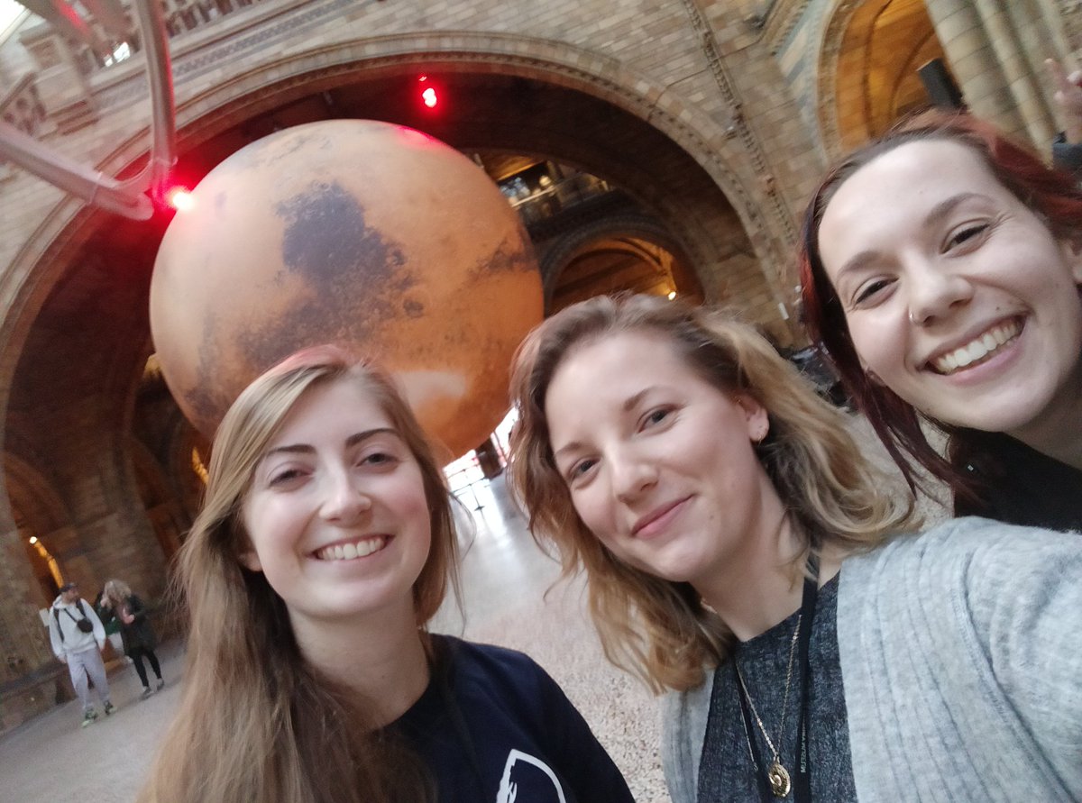 CharLBays's tweet photo. Happy #MarsDay22 from  @NHM_London Planetary Materials Group with @cathharrisonn and @marsgeology! #mars #PlanetaryGeology #WomenInScience https://t.co/MAGhEuo7fS