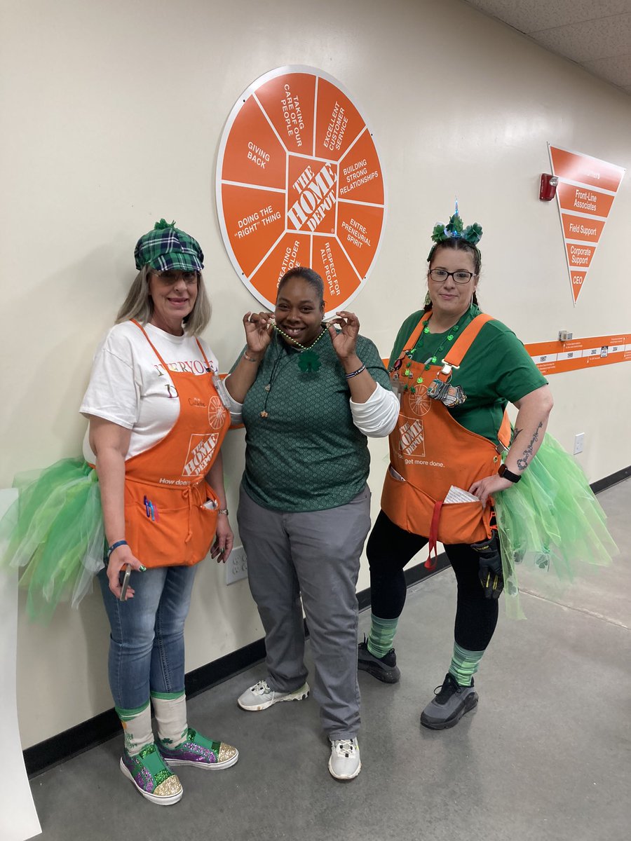 We are St Patty’s Day ready around here at 2910!!! We like to celebrate all week ☘️☘️☘️