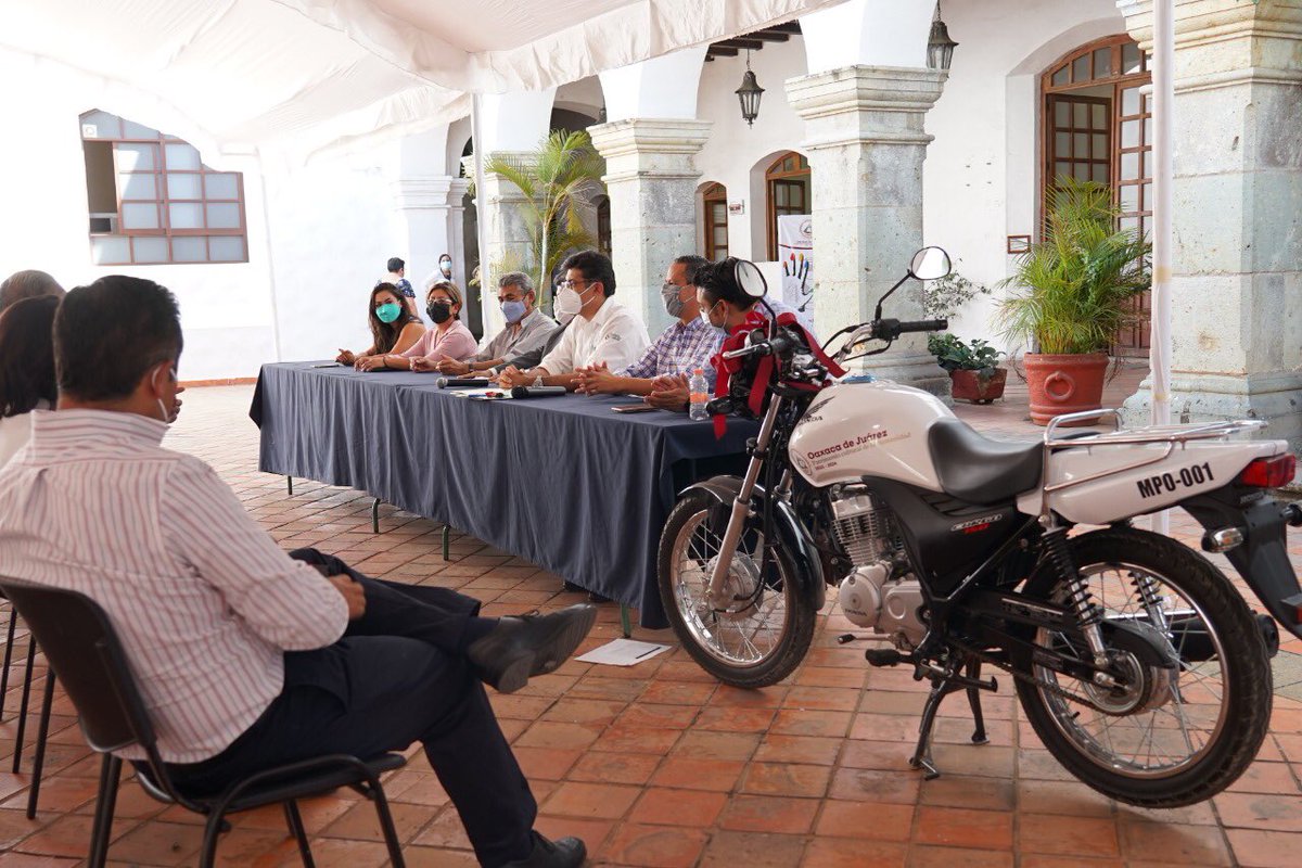 Cumpliendo con acciones de Responsabilidad Social Empresarial, hacemos entrega de una motocicleta al Municipio de Oaxaca <a href="/Cemefi/">Centro Mexicano para la Filantropía</a> <a href="/Cemefi_RSE/">Cemefi Responsabilidad Social Empresarial</a> <a href="/SamFdz1/">Sam FG</a> <a href="/rnavarrohdz/">Rodolfo Navarro</a> <a href="/MunicipioOaxaca/">Municipio de Oaxaca de Juárez</a> <a href="/FMartinezNeri/">Francisco Martínez Neri</a> 

#ESR #SocialmenteResponsable #Oaxaca