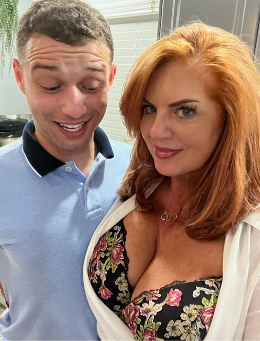 Who wants to see me be a naughty step grandnanny for @MyPervyFamily with my young stud love @JohnnyLovexxx