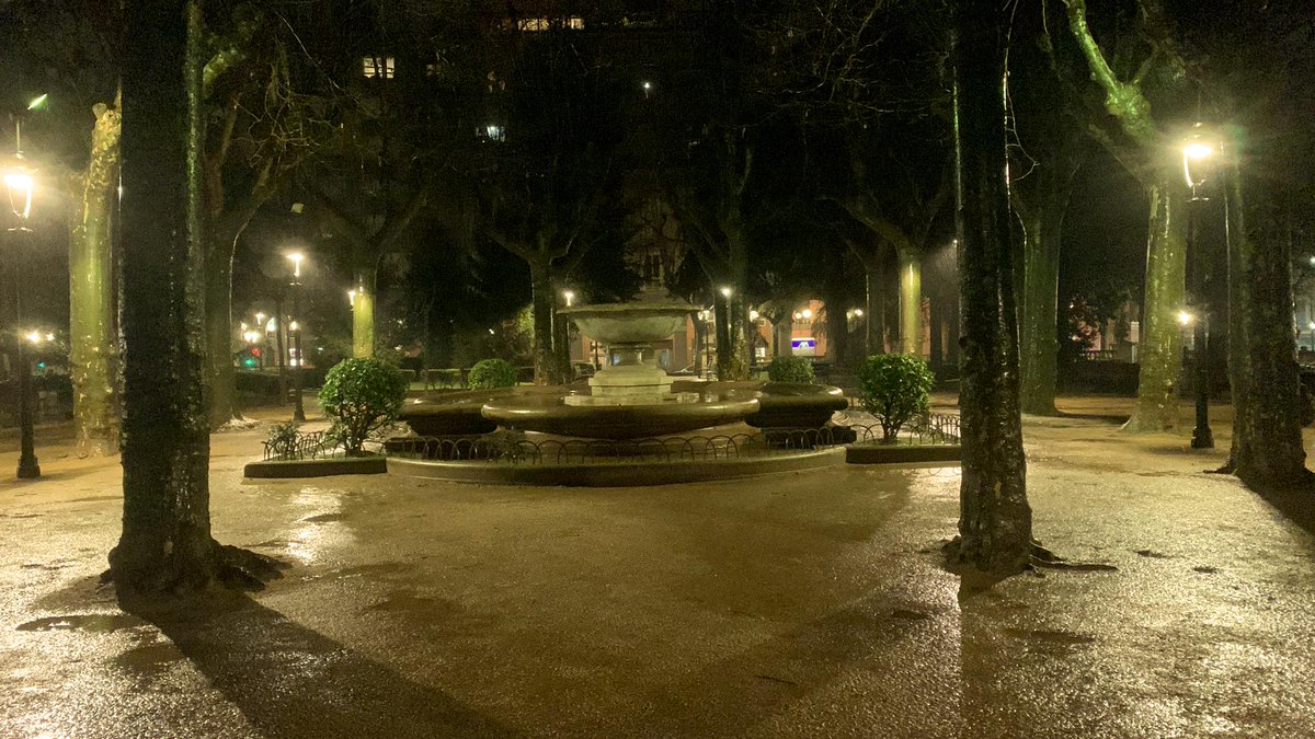 🟡 Avui, la plaça Clarà d'#Olot s'il·lumina de groc per l'#endometriosi amb la voluntat de donar visibilitat, conscienciar i sensibilitzar sobre aquesta malaltia que pateixen 1 de cada 10 dones. 

Més informació a ➡️ bit.ly/EndometriosisO…

#AjuntamentOlot #MarchIntoYellow2022
