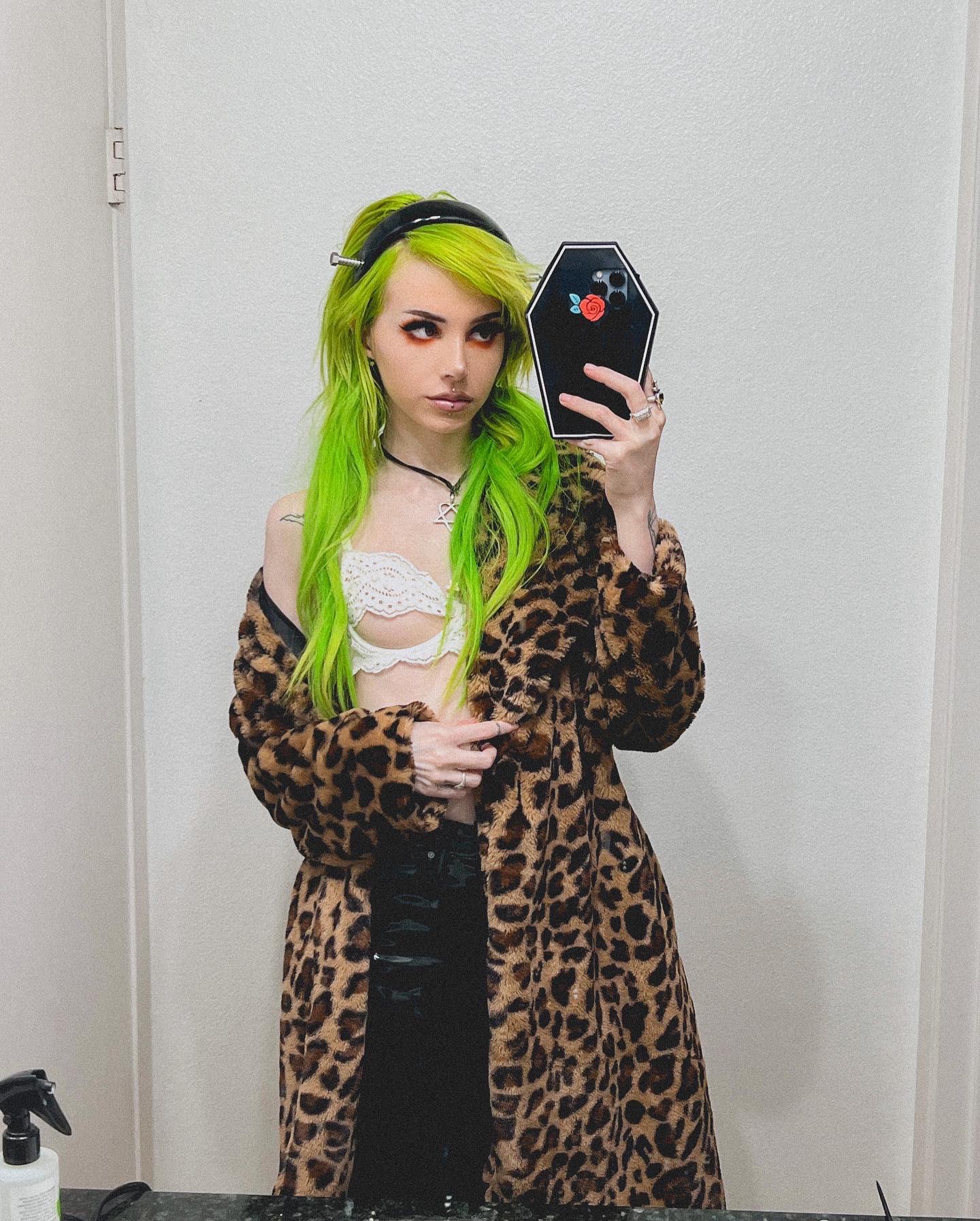 kirsten kaye on Twitter: "is a bra + vinyl pants an appropriate bowling