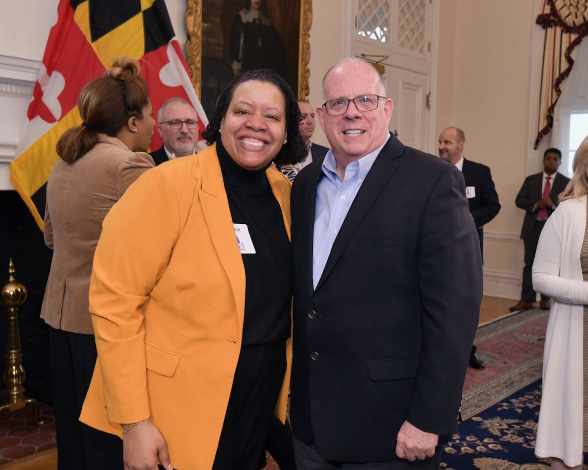 GovLarryHogan's tweet photo. This evening I was honored to congratulate the members of Leadership Maryland’s Class of 2022, which brings together professionals from the public and private sectors with the shared goal of building a better Maryland. https://t.co/qqmBcZAiv2
