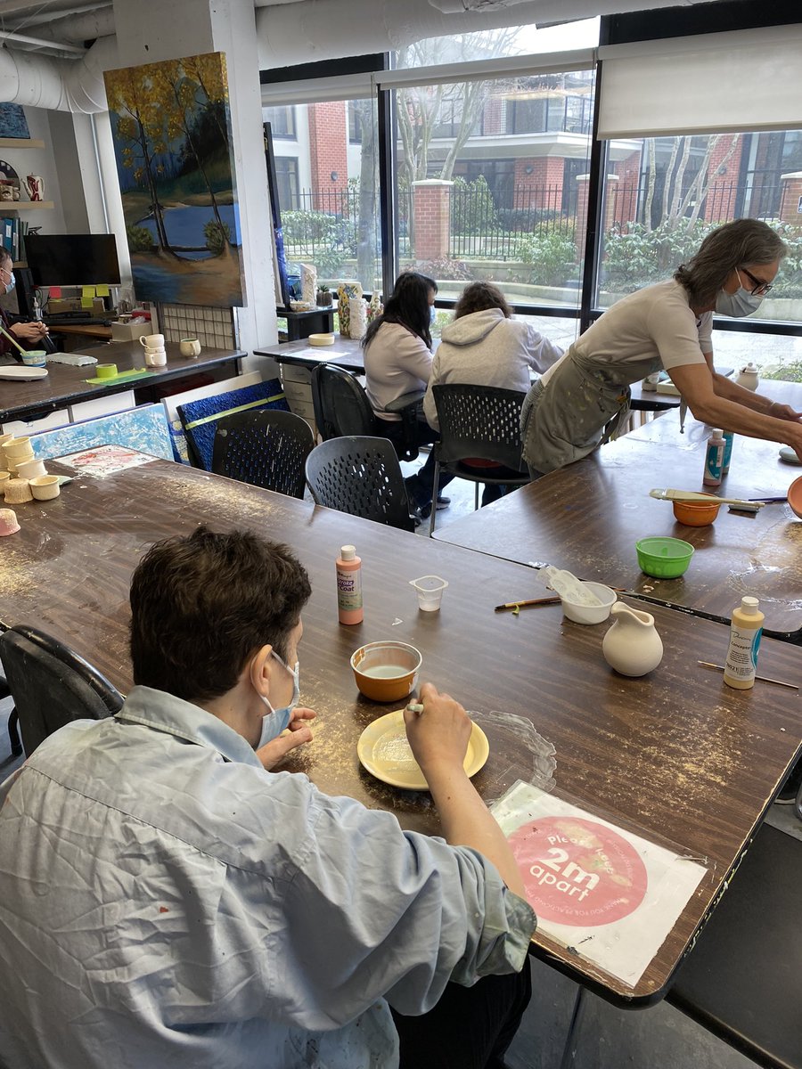 MelanieMNagy's tweet photo. Along with Blackmore,there's a team of working B.C artists who help-out in the studio and provide instruction.They also help show and sell the work, with some of the larger paintings fetching up to 800 dollars. #potteryworks #art #bc #pottery #painting #talent #ctvnews https://t.co/s5UigJiSTB