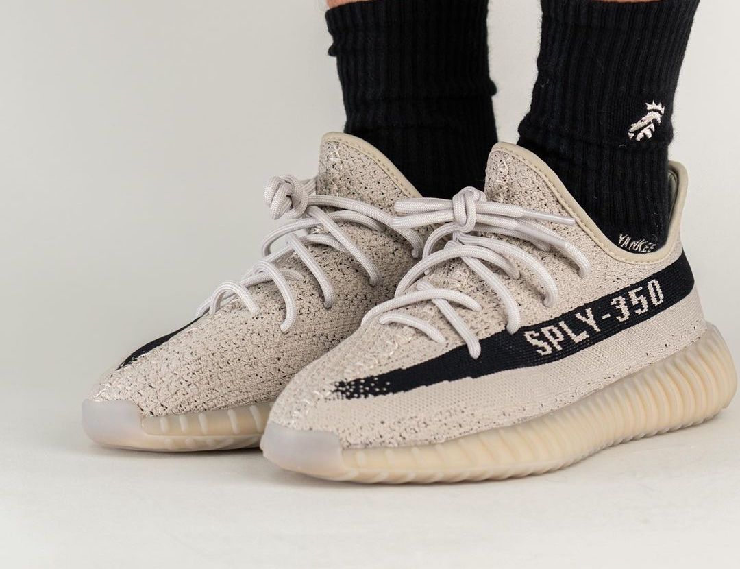 JustFreshKicks's tweet photo. On Foot Look at the adidas Yeezy Boost 350 V2 “Beige/Black” https://t.co/dNhfPo4oYw https://t.co/k7F1vmYyzk