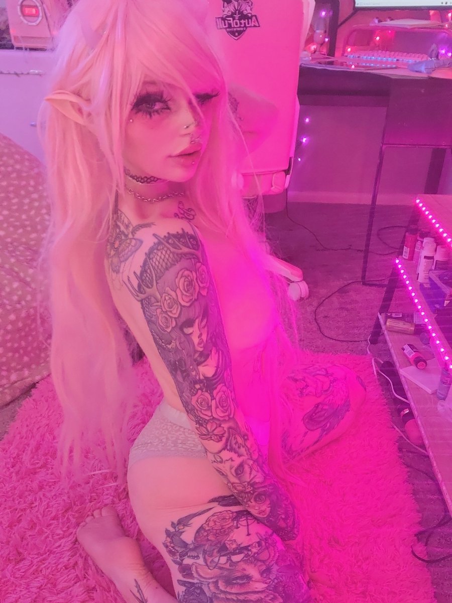 MickeyDeer1's tweet photo. Succubus at your service~
Leave your Window open tonight♡ 😈
#succubus #waifu https://t.co/1GHT4ewTe3