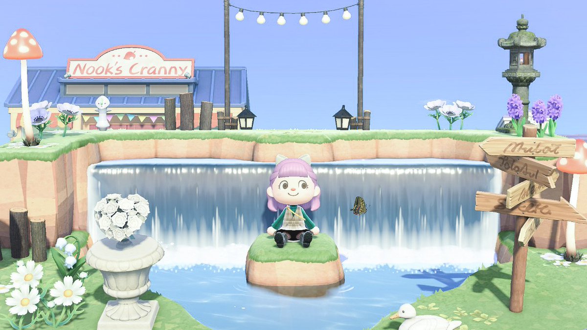 Lilacdreamsx_'s tweet photo. The heart shaped lake by the lavender and butterflies https://t.co/VqKH1snAfp