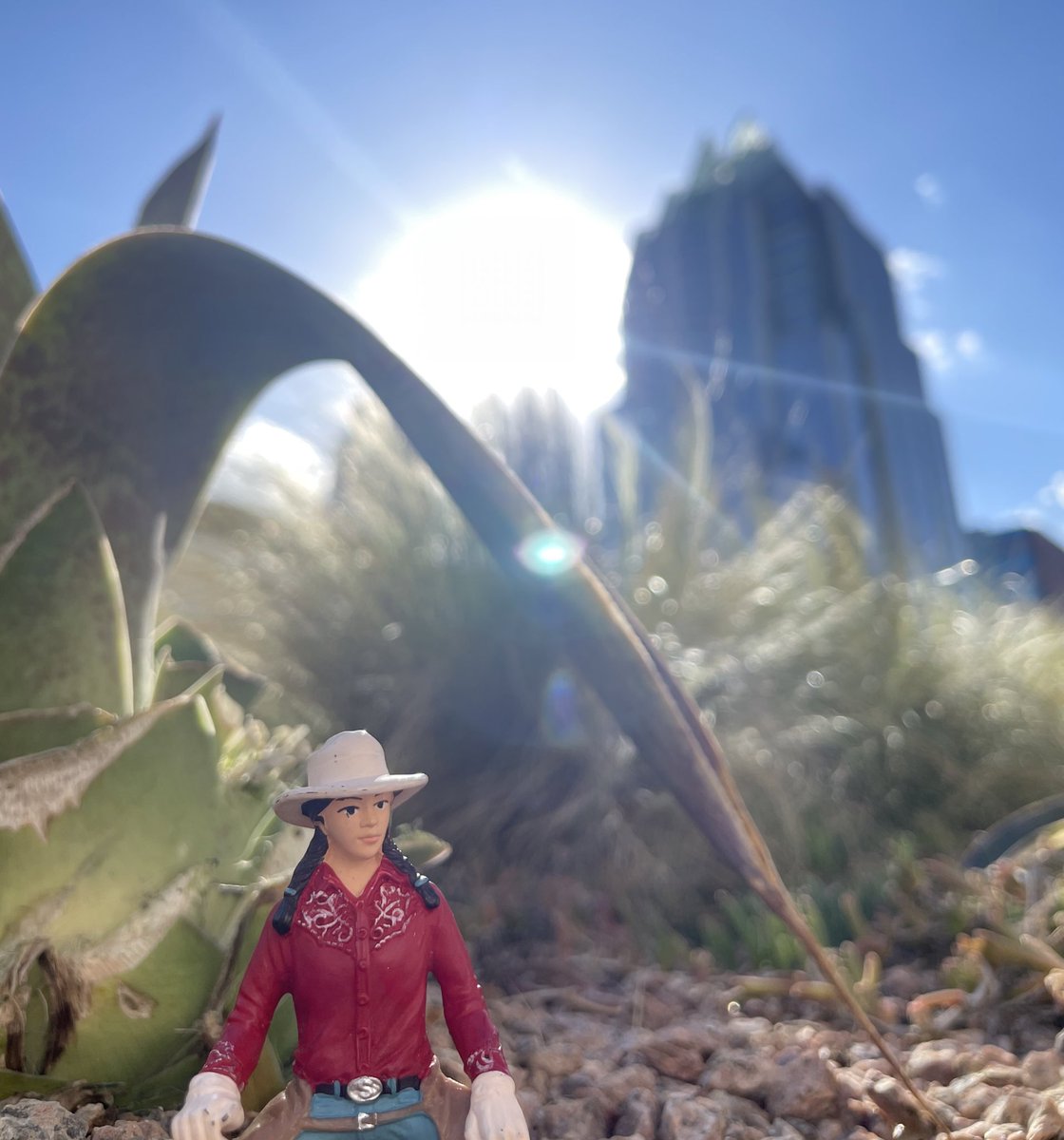 Our texan team member Tina is looking forward to our Female Executive Dinner with Hamburg Invest, LUPP + PARTNER and 40 stunning guests – here in Austin, Texas, at <a href="/sxsw/">SXSW</a>! We will enjoy a dinner together while we network and exchange ideas.
#sxsw #hamburginvest #germaninnovation