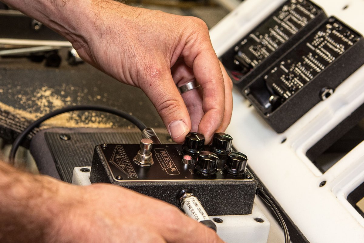 MesaBoogie's tweet photo. Here's a look at one of the first boards MESA pedals make their way to. At this stage of the build, we're testing this Throttle Box's Mid Cut control, It'll play a crucial role in dialing in amazingly aggressive gain tones. Got one on your pedalboard?

#MesaBoogie #ThrottleBox https://t.co/xopqtzbXVu