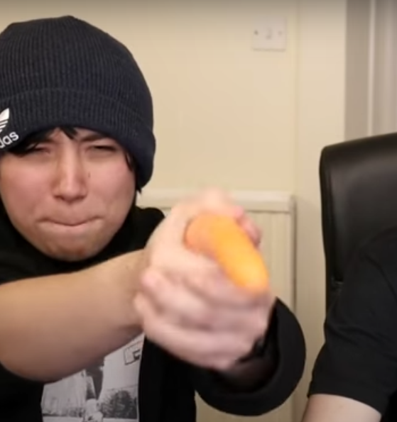 EXOTTIC_BUTTERZ's tweet photo. @fnaf4balloonboy //Quackity shot you with a carrot.. How? https://t.co/pgwOr88C5r