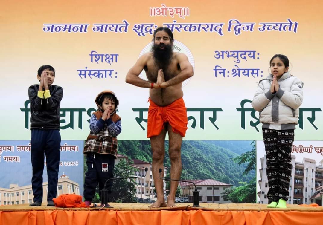 HaribanshShukl4's tweet photo. बार-बार जो विचार,संवेदना,कर्म होगा,बार-बार आहार,विचार,वाणी,व्यवहार के स्तर पर जो बातें आएंगी उन्हीं को संस्कार कहते हैं,तो योग का संस्कार बचपन से पढ़ना चाहिए।
_____प.पु.@yogrishiramdev जी।
@Ach_Balkrishna @Sadhvi_Devpriya
@paramarthdev @swabhimani1
@bst_official @rakesh_bstpyp https://t.co/szNfeotMfW