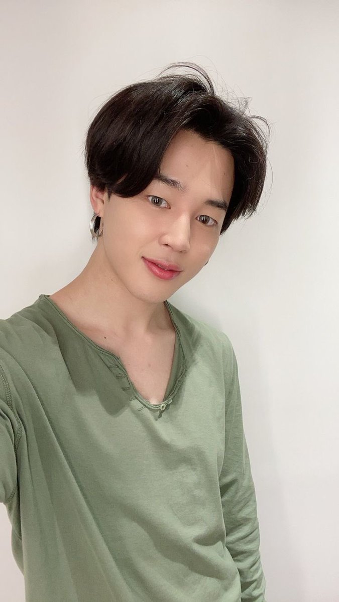 tracklist's tweet photo. Jimin, do BTS, irá lançar uma OST para o dorama "Our Blues", produzido pela tvN. 💚 https://t.co/LqCsW2yacl