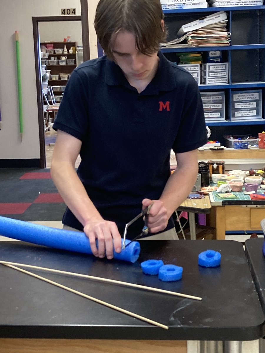 ArtontheMOUNT's tweet image. All hands on deck making decorations for @MtStCharles Little Mermaid production. Tossed out supplies &amp;amp; let them get to work! #studentdesigned @eluthermusic