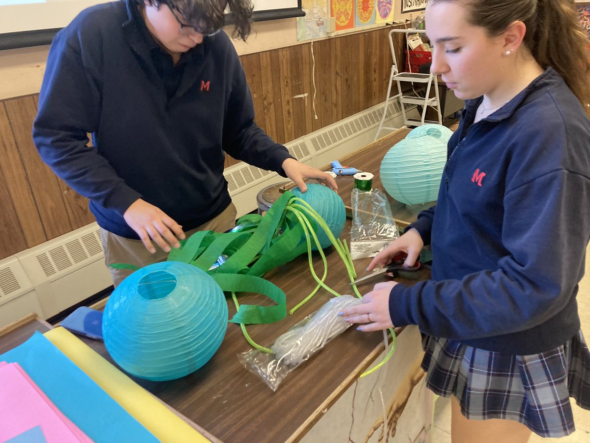 ArtontheMOUNT's tweet image. All hands on deck making decorations for @MtStCharles Little Mermaid production. Tossed out supplies &amp;amp; let them get to work! #studentdesigned @eluthermusic