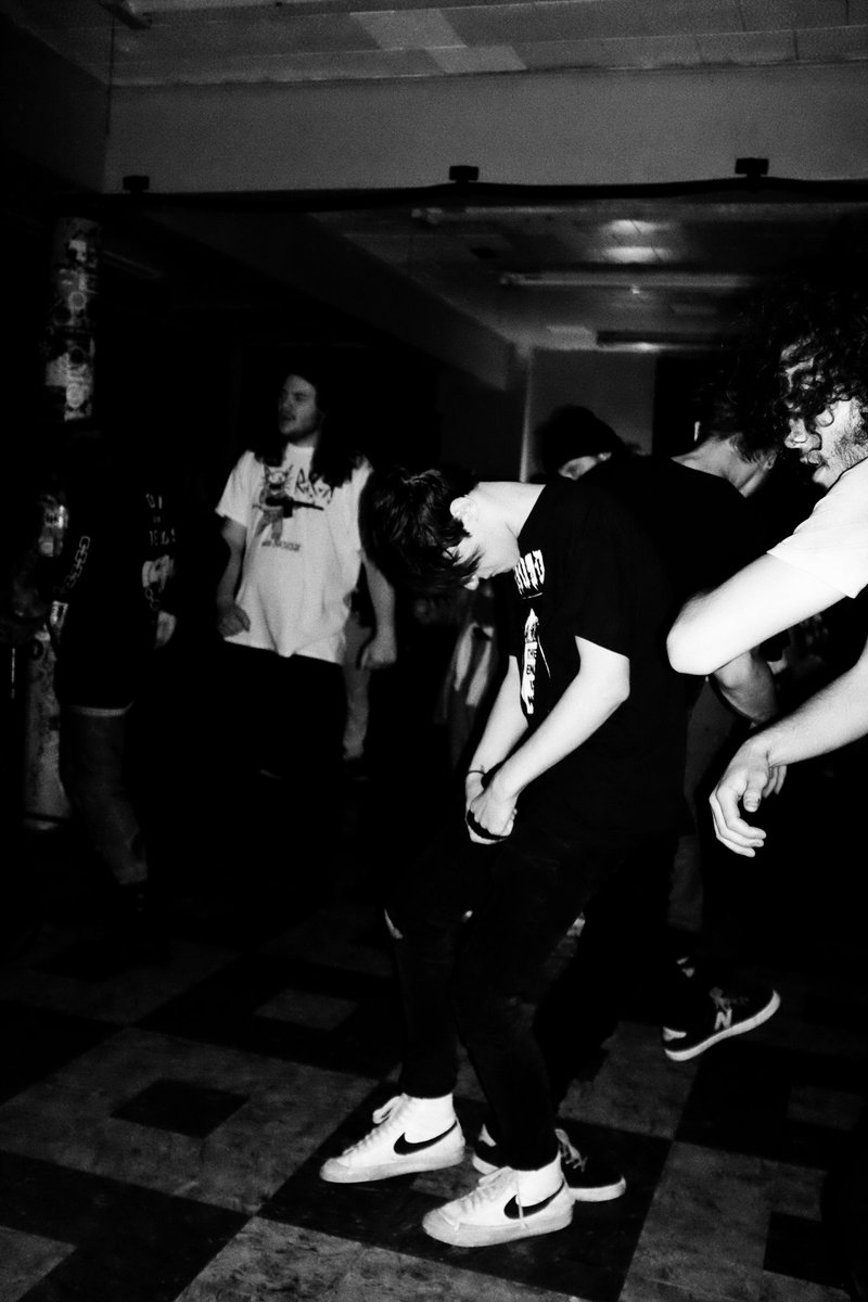 jaimele321's tweet photo. 222 Ormsby
#pittsburgh #localband #localmusic #askapunk #music #show #streetphotography https://t.co/Vqvkn2CGzX