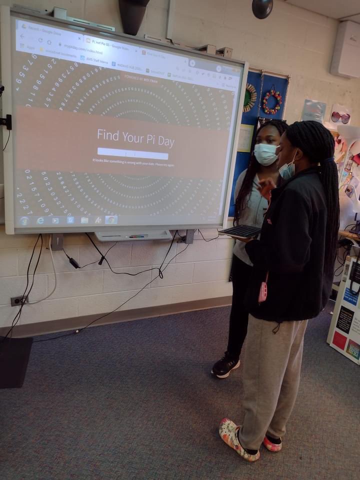 erineaton33's tweet photo. Celebrating Pi Day! #piday2022 #GreatFuturesStartRightHere #WWCSD @mslisasheppard @Adams_Eagles https://t.co/yAgSTFXpen