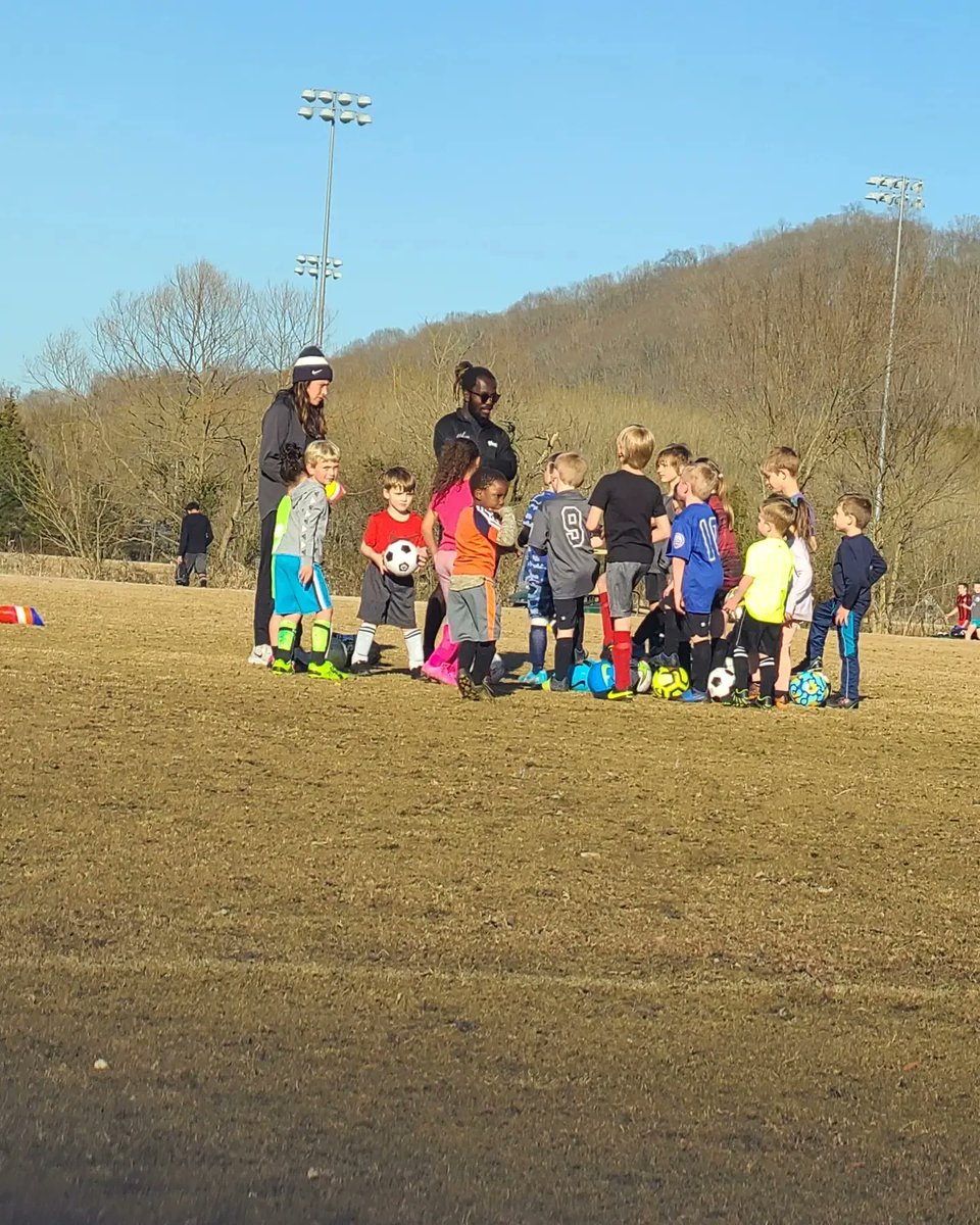 kport_cannons's tweet photo. #Abbinha fought through feeling a little weak from the stomach bug she had over the weekend, putting in a good training session at @TriCitiesUnited X @willex_923 camp tonight! She is learning new stuff each week which is adding to her arsenal of moves! #Dribbler #FinallyOutside🌞 https://t.co/MF06v1d47p