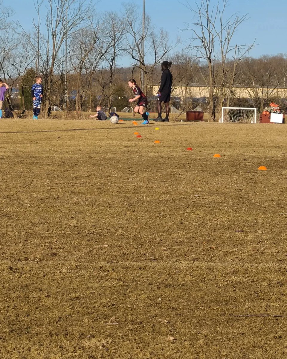kport_cannons's tweet photo. #Abbinha fought through feeling a little weak from the stomach bug she had over the weekend, putting in a good training session at @TriCitiesUnited X @willex_923 camp tonight! She is learning new stuff each week which is adding to her arsenal of moves! #Dribbler #FinallyOutside🌞 https://t.co/MF06v1d47p