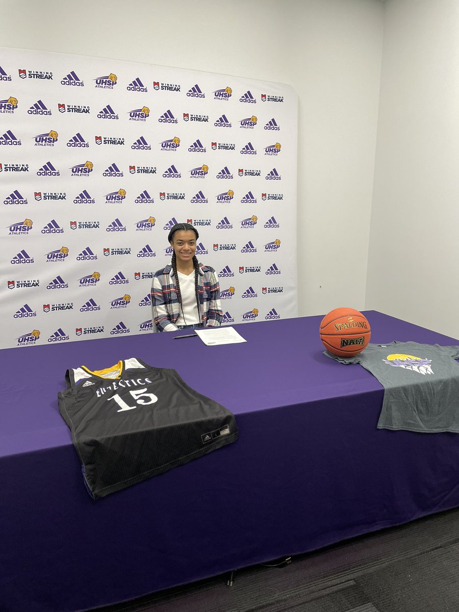 karsynmorgan4's tweet photo. Blessed to have signed with University of Health Sciences and Pharmacy! Can’t wait to be a part of something great! @uhspwbb #officiallyofficial https://t.co/wdtVYHjxo9